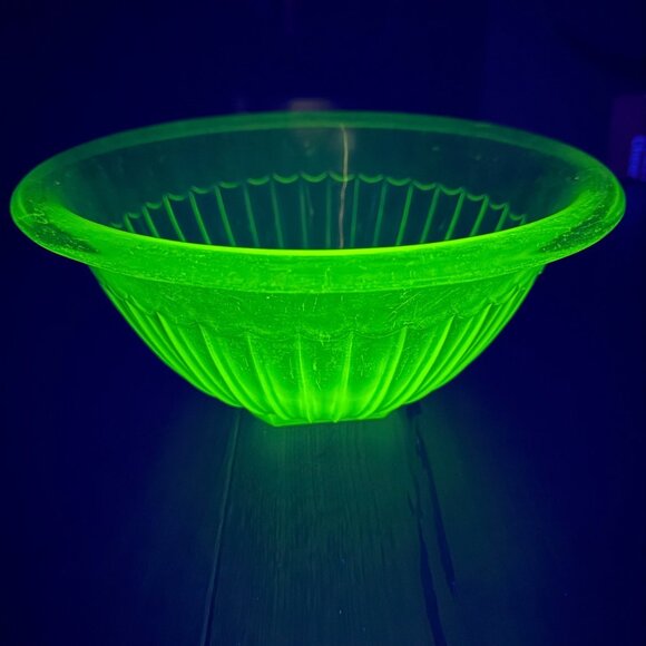 VTG Hazel Atlas Green Uranium Glass Mixing Serving Bowl 10” Square Pedestal Base - Picture 2 of 13